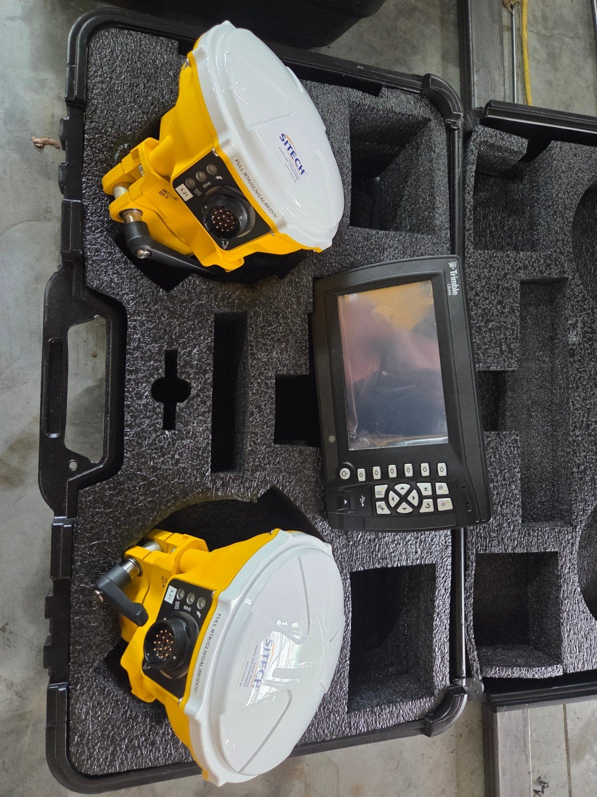 2 récepteurs GPS Trimble MS975, Enlèvement