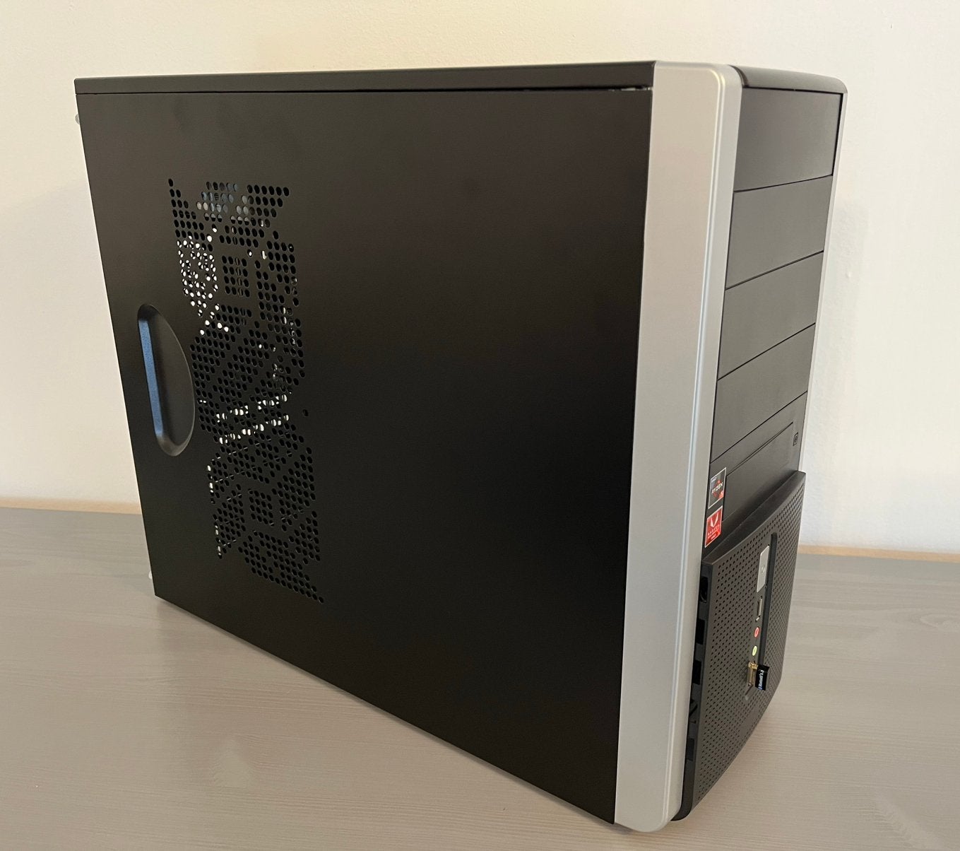 Desktop pc met monitor, Ophalen, Met monitor, 8 GB, Zo goed als nieuw