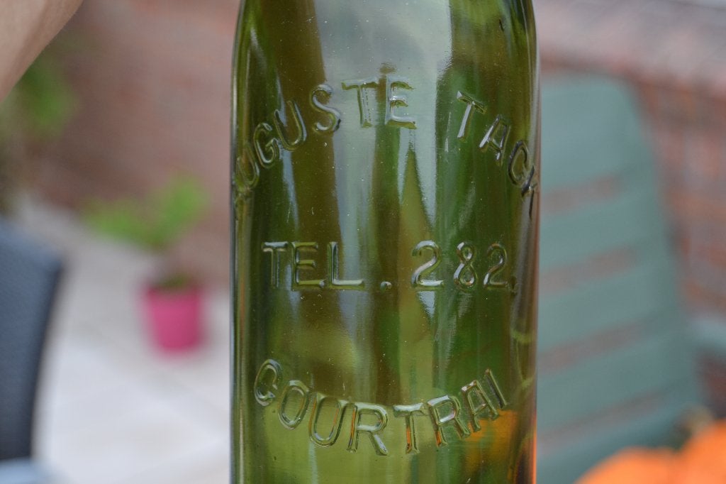 oude bier fles auguste tack, Verzamelen, Ophalen of Verzenden, Gebruikt, Flesje(s), Overige merken