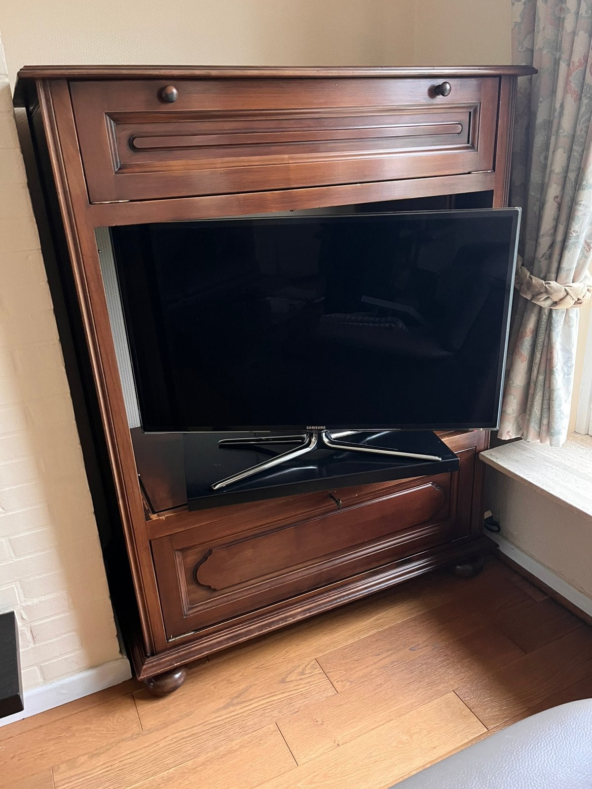 Tv kast, Enlèvement, Utilisé