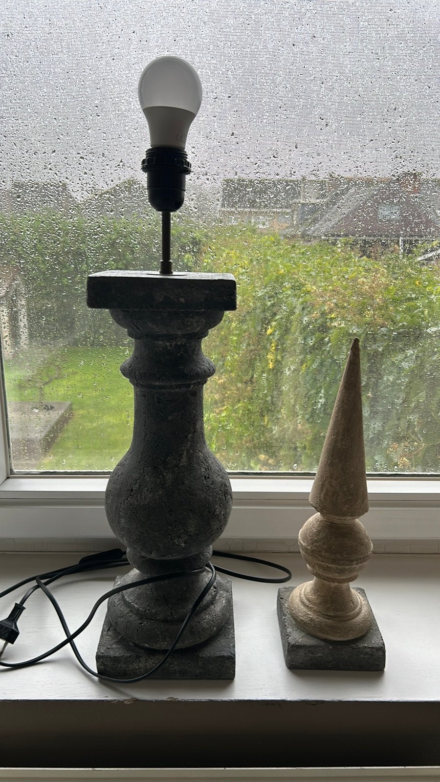 Lamp in betonlook en decoratieve pik assortie, Ophalen, Zo goed als nieuw
