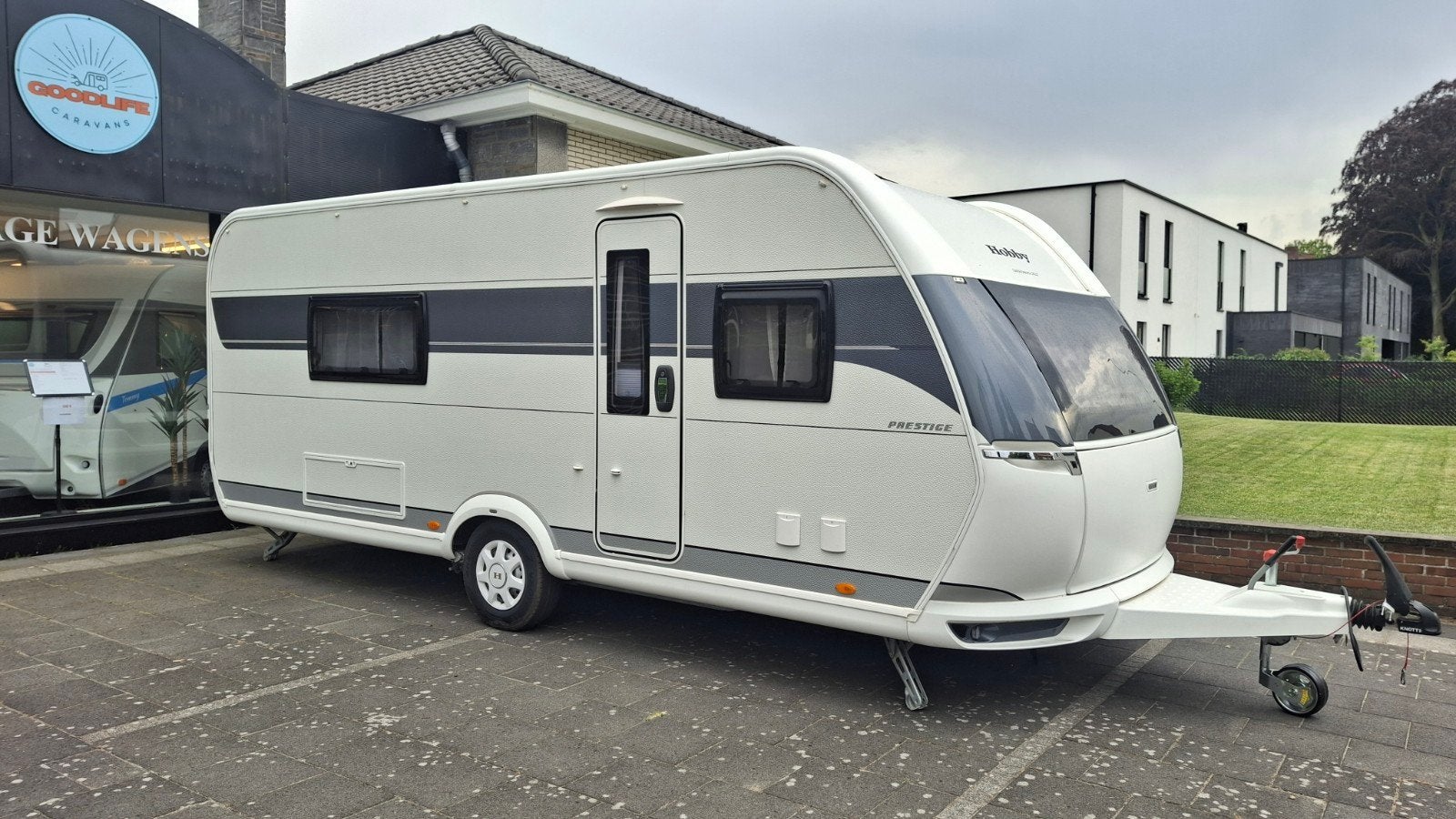 Hobby 560 WLU (aparte bedden) + mover + daktent 2026, Mover, Rondzit, Hobby, Particulier