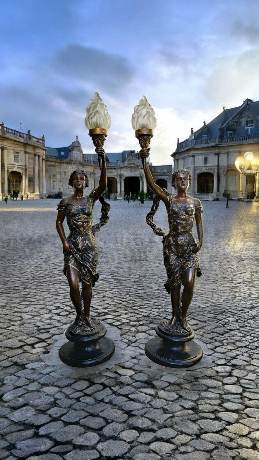 2 Grote  bronzen beelden ( lampen), Antiek en Kunst, Ophalen