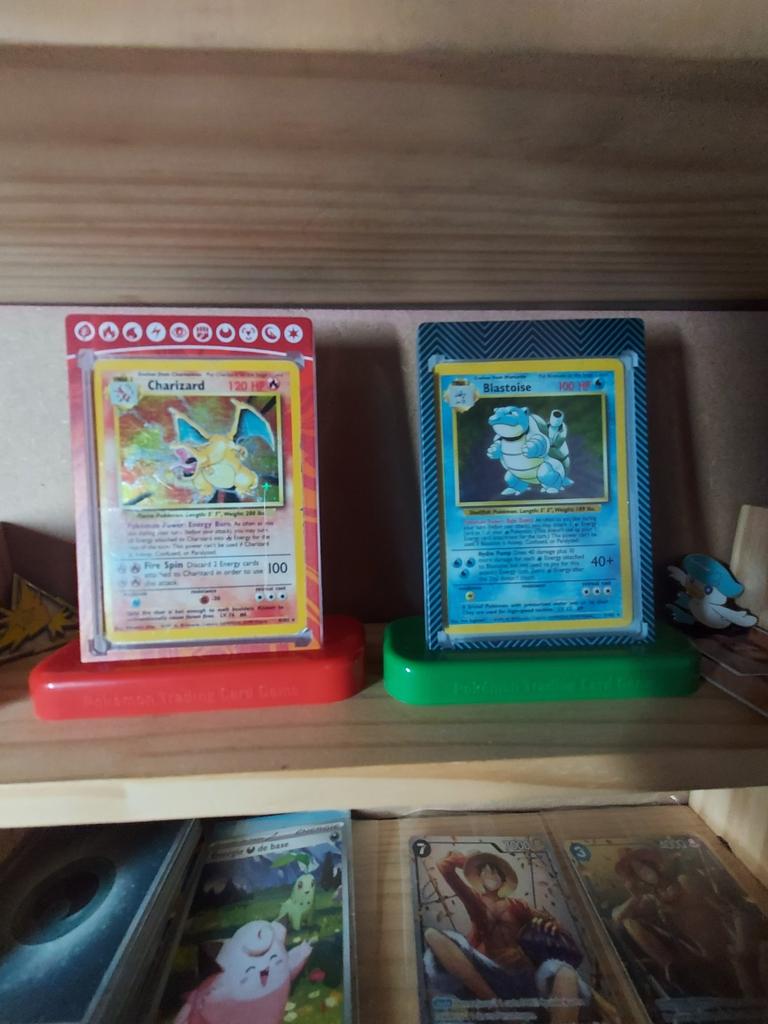 Carte pokemon  de 1999  charizard  et blastoise  holo
