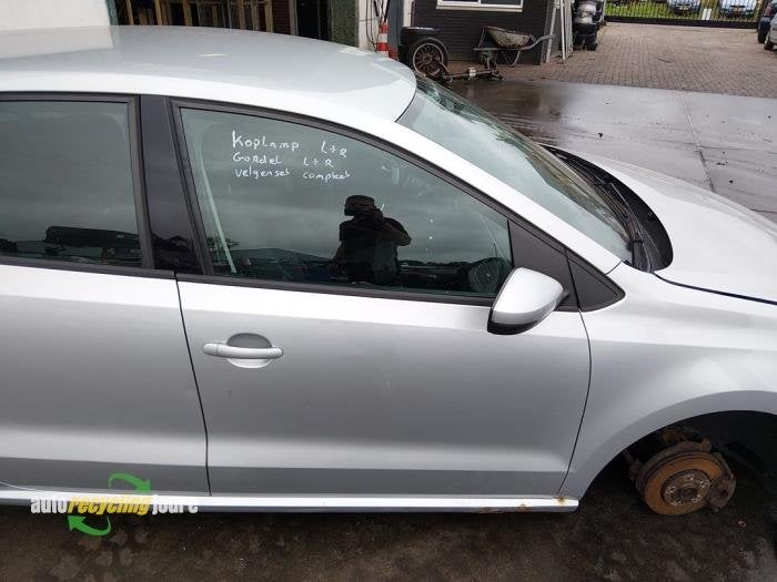 Portier 4Deurs rechts-voor van een Volkswagen Polo (LA7W), Gebruikt, -, -, -