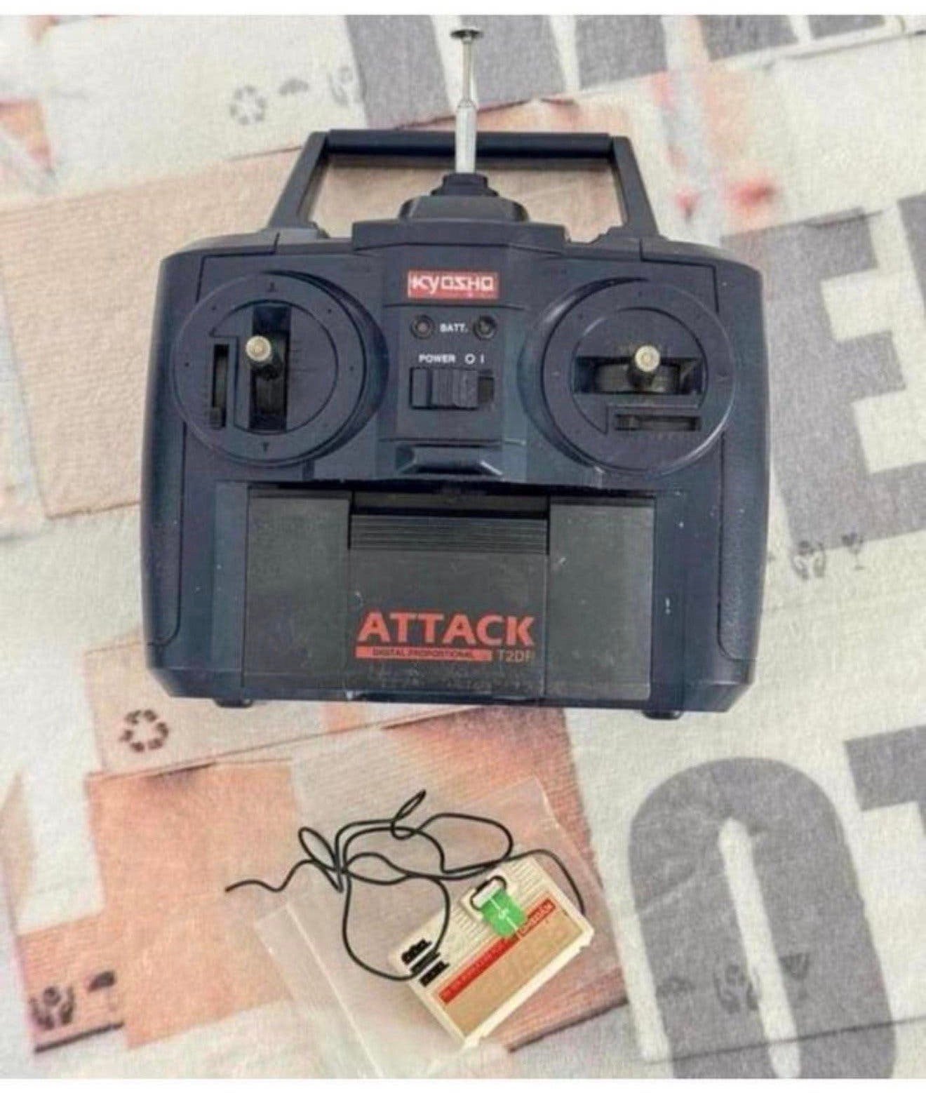 Kyosho Attack T2DR + perflex RC receiver Afstandsbediening, Ophalen of Verzenden, Zo goed als nieuw