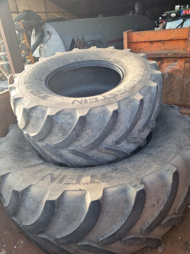 Tractorbanden 710 70r42 en 600 70r28, Ophalen