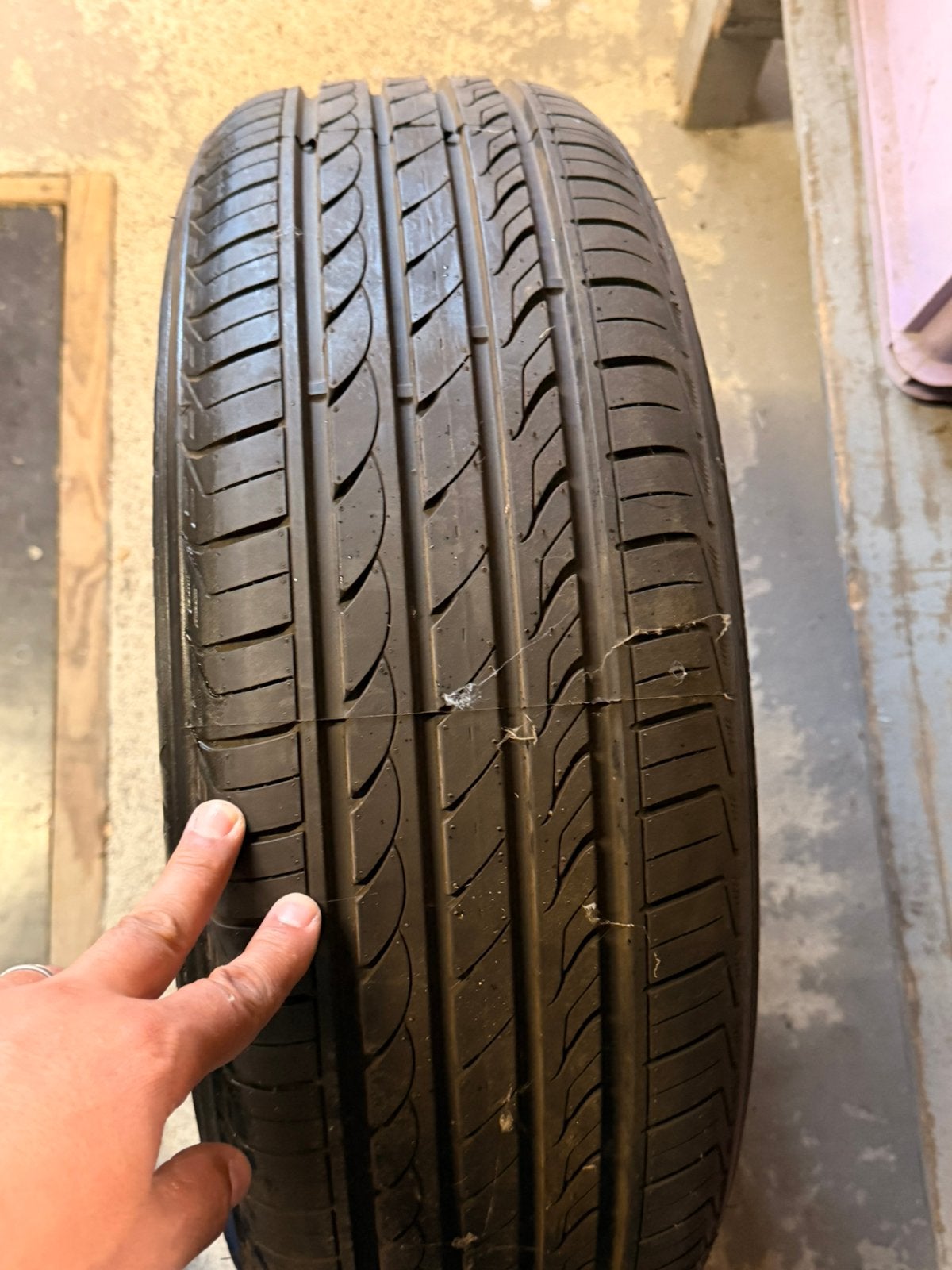 Pneu : Delinte DH2 215/65 R16 102H M+S ECO - NEUF, Enlèvement