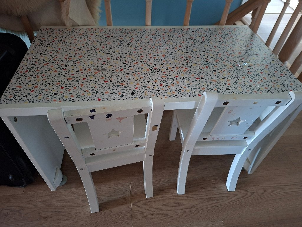 Gratis tafeltje met stoeltjes, Kinderen en Baby's, Speelgoed | Speeltafels, Ophalen, Gebruikt
