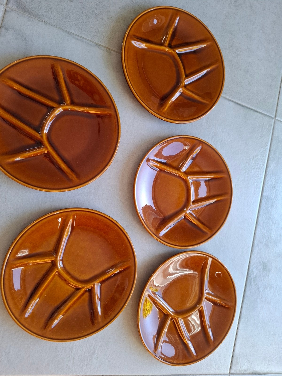 Lot de 5 assiettes à fondue bourguignonne vintage Boch Belgi, Maison & Meubles, Assiettes(s), Vintage, Comme neuf, Céramique