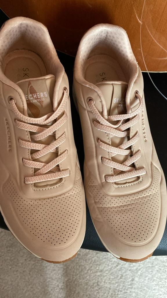 meisjes schoenen,ongedragen,maat 38,merl Skeckers kleur roze, Sport en Fitness, Tennis, Ophalen of Verzenden, Schoenen