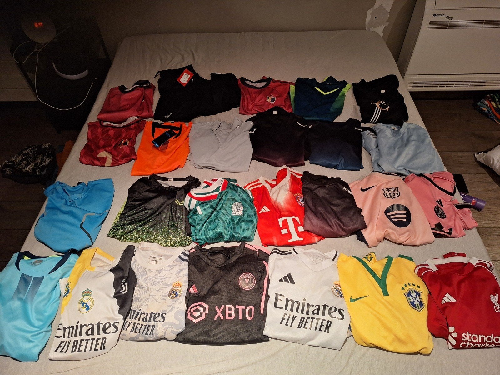 Voetbal / vrijetijds ensembles 25 stuks maat 28, Ophalen of Verzenden