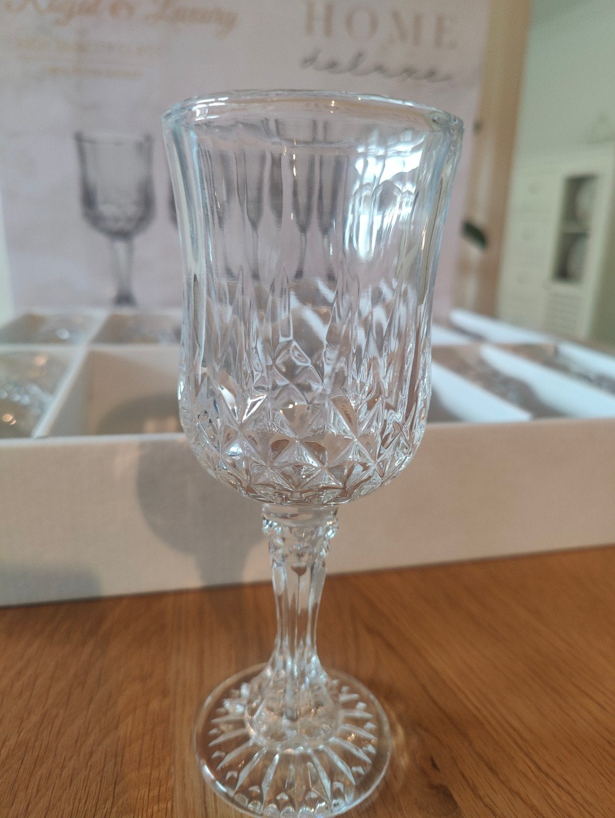 12 nieuwe wijnglazen in doos, Ophalen