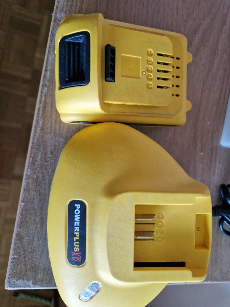 Batterie et chargeur power plus, Enlèvement, Comme neuf