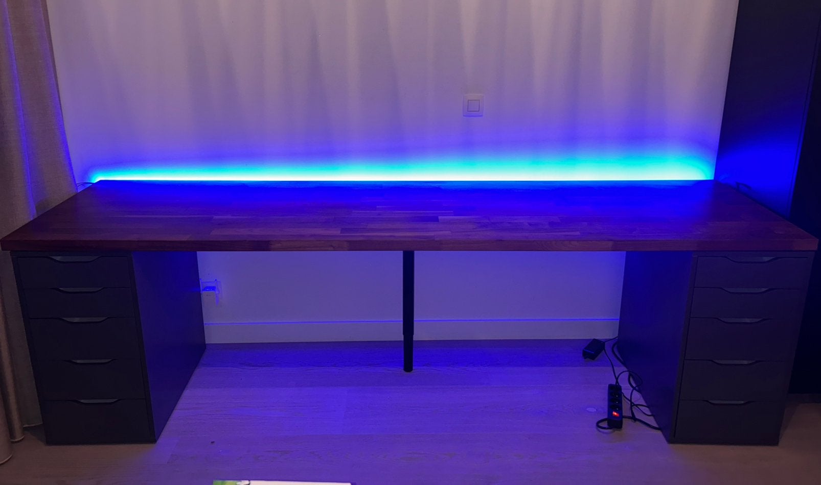 Bureau met LED-strip, Neuf, 63 cm, 246 cm, Enlèvement