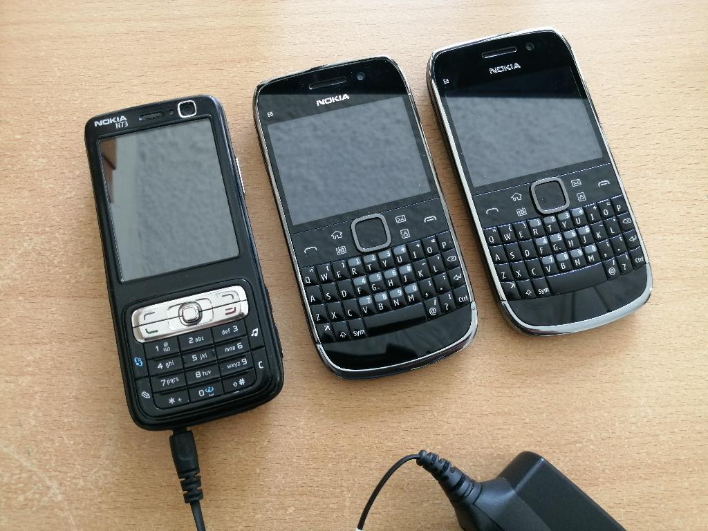 MOET NU WEG!! 3 ZAKELIJKE NOKIA TOESTELLEN N73+E6 MOBIELTJES, Télécoms, Téléphonie mobile | Marques Autre, Classique ou Candybar
