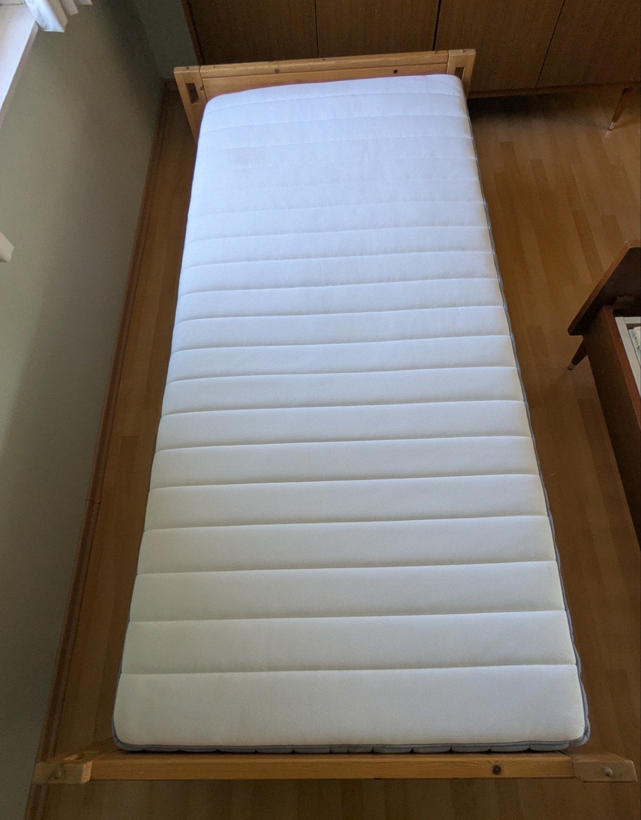 1 persoonsbed met lattenbodem en matras, Ophalen