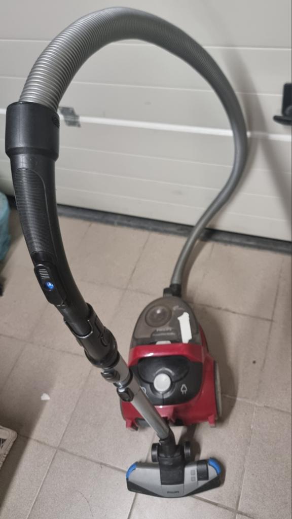 Philips stofzuiger zonder zak powerpro active

Werkt perfect, Elektronische apparatuur, Stofzuigers, Ophalen, Philips