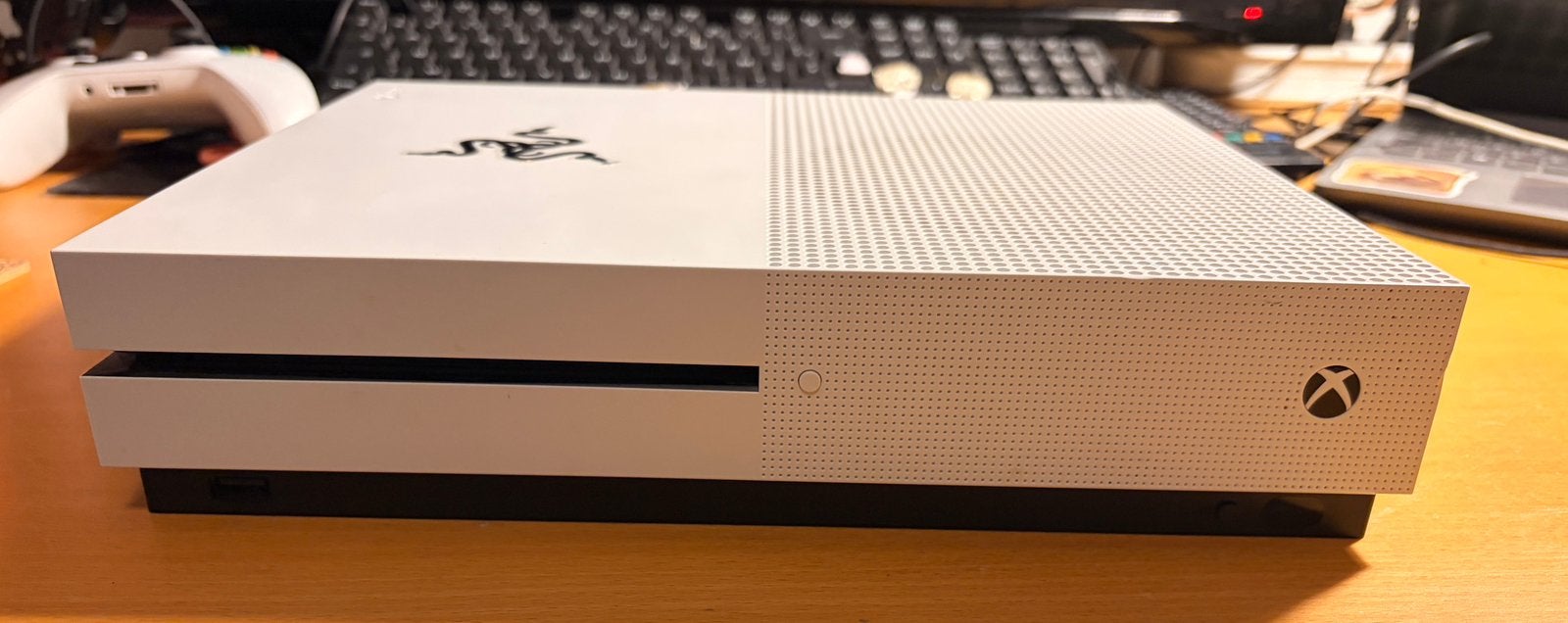 Xbox One S 1TB + 2 controllers + gamingheadset, Games en Spelcomputers, Spelcomputers | Xbox One, Zo goed als nieuw, Xbox One