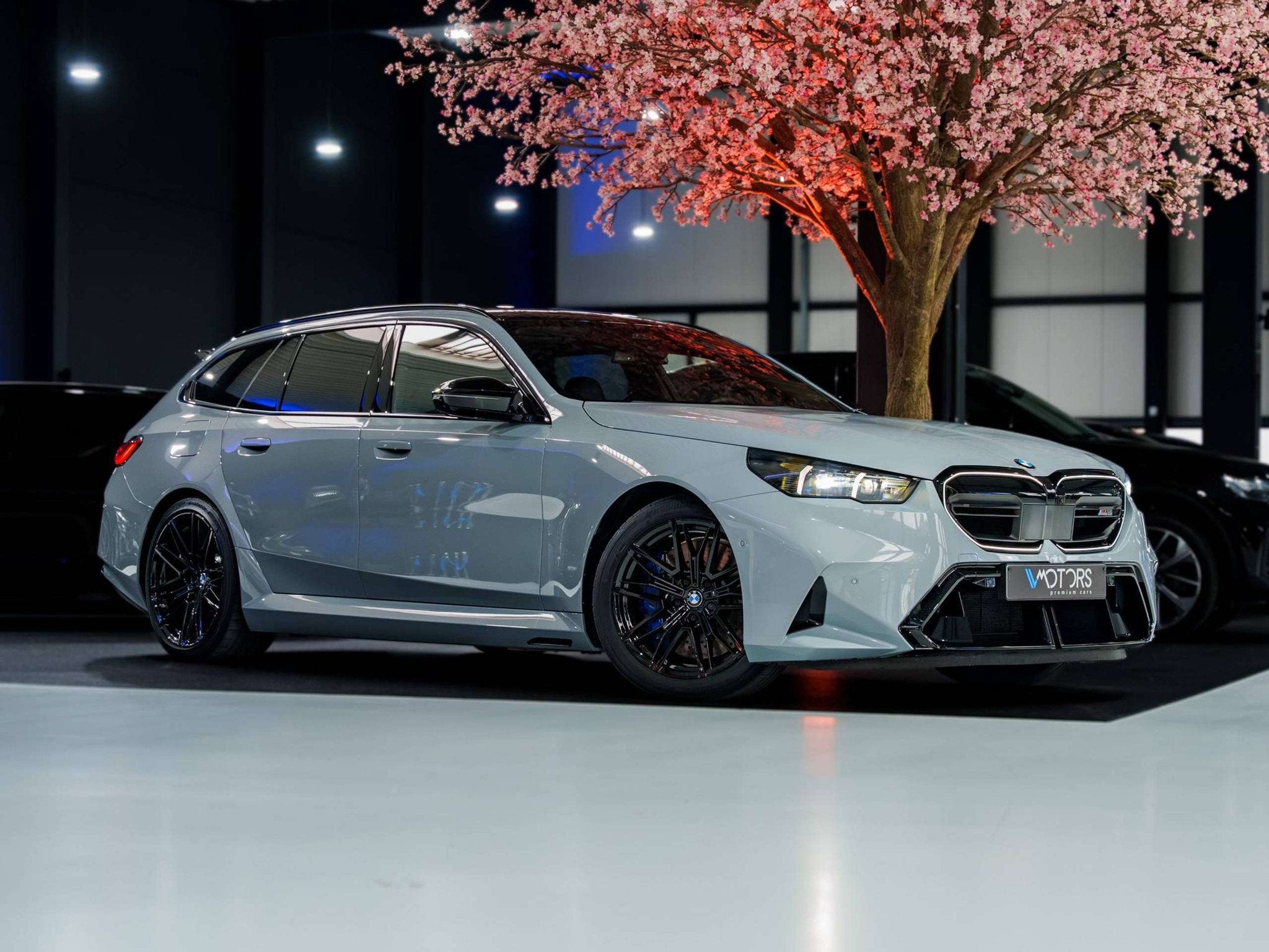 BMW M5 M5 PHEV 4.4 - Brooklyn Grau - Bowers & Wilkins - M Dr, Autos, Cuir, Argent ou Gris, 4395 cm³, 4 portes