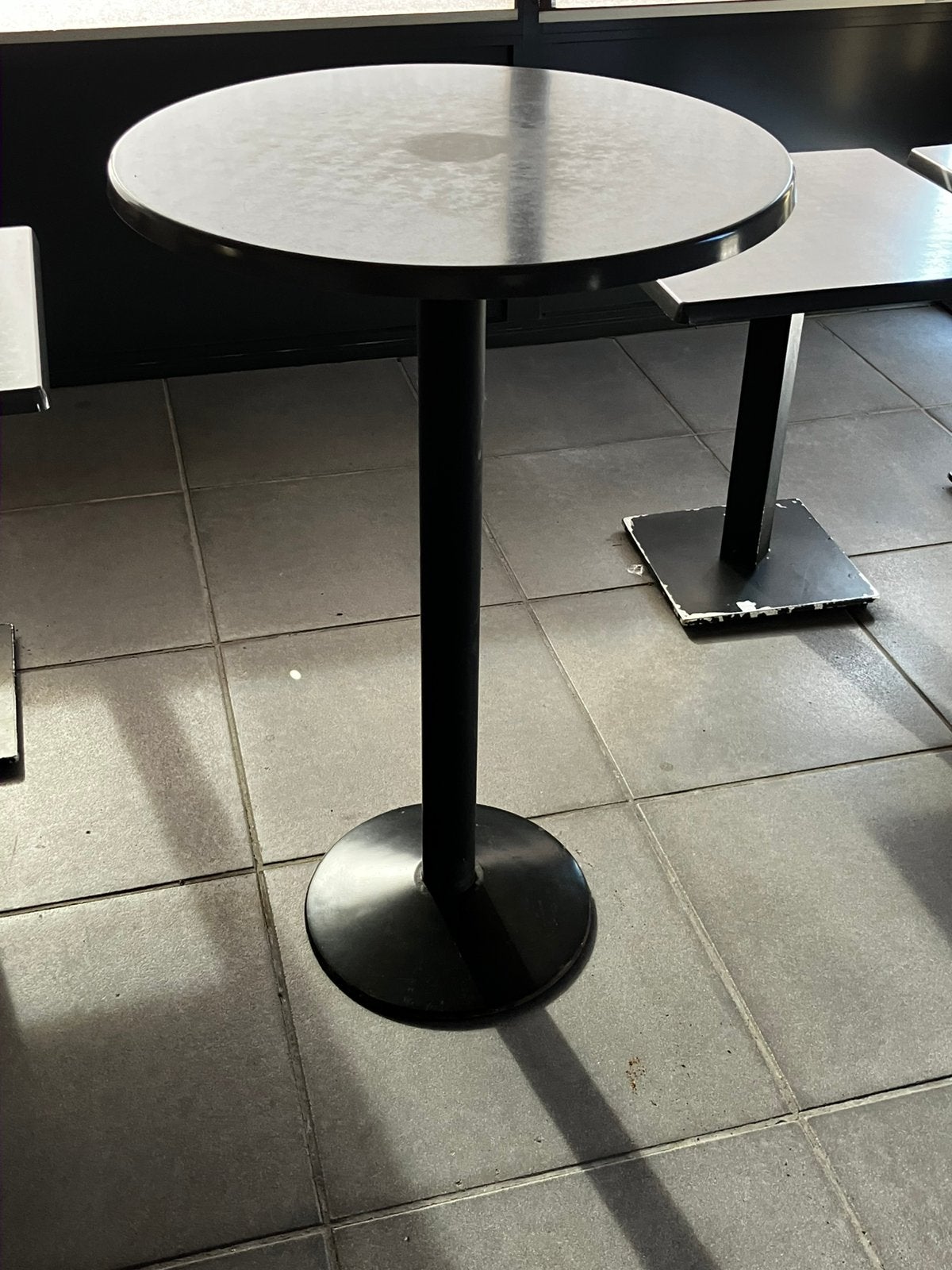 2 aperitieftafels diameter 70cm, Ophalen, Zo goed als nieuw