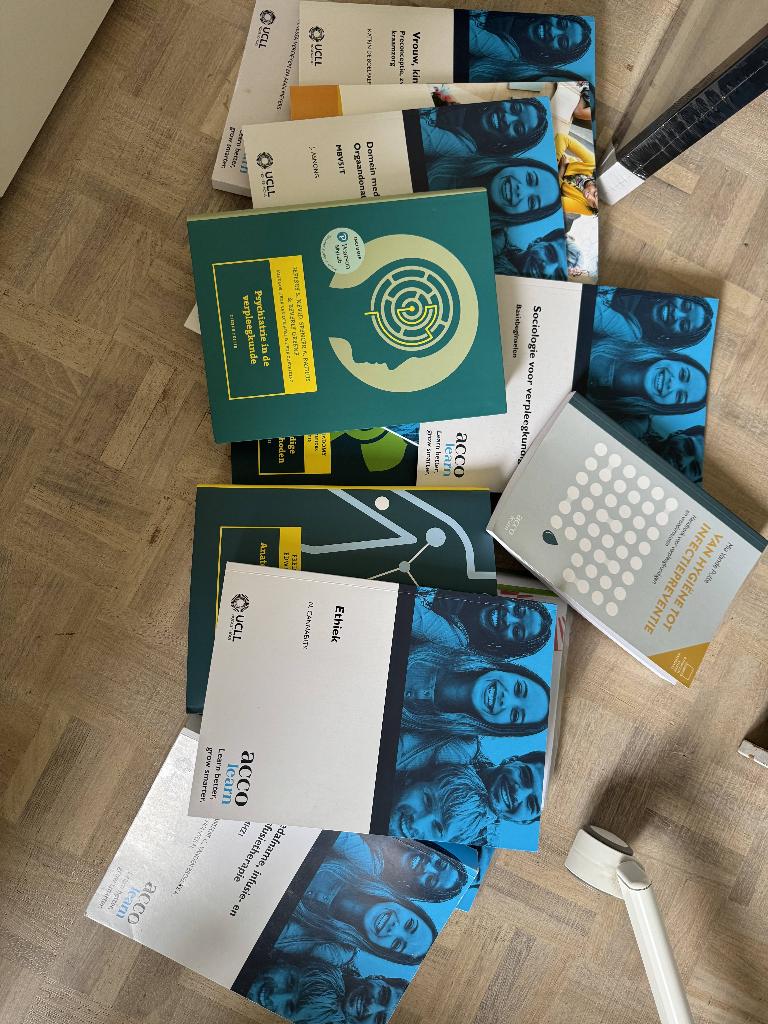 Handboeken verpleegkunde UCLL, Boeken, Studieboeken en Cursussen, Ophalen of Verzenden, Zo goed als nieuw, Hoger Onderwijs