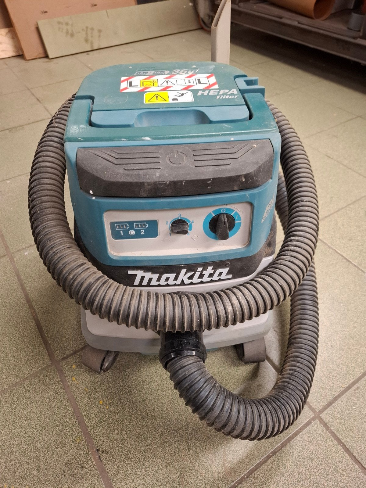 makita stofzuiger. (zonder accu's), Elektronische apparatuur, Ophalen, Makita