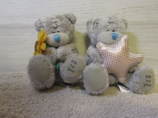 2 kleine "Me To You" beertjes  -- MeToYou - ster + bloem, Ophalen of Verzenden, Stoffen beer, Me To You