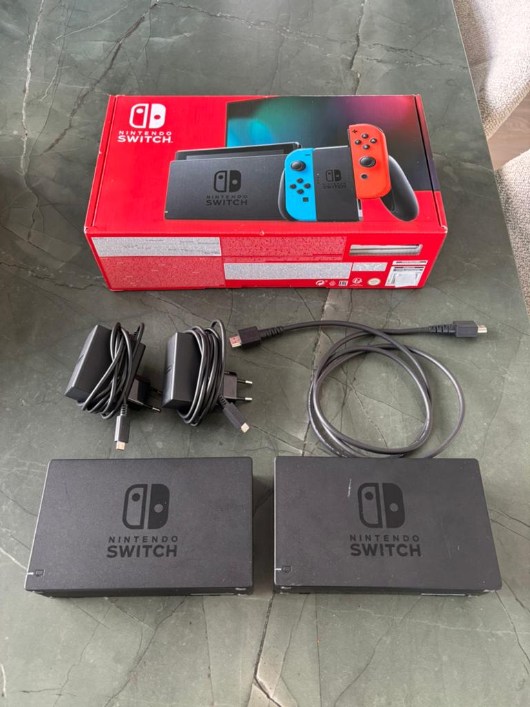 Nintendo switch, Ophalen of Verzenden, Gebruikt, Met 2 controllers, Switch 2019 Upgrade
