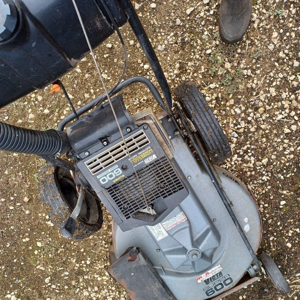 Victa grasmachine, Tuin en Terras, Ophalen, Cirkelmaaier, Gebruikt, Benzine-grasmaaier