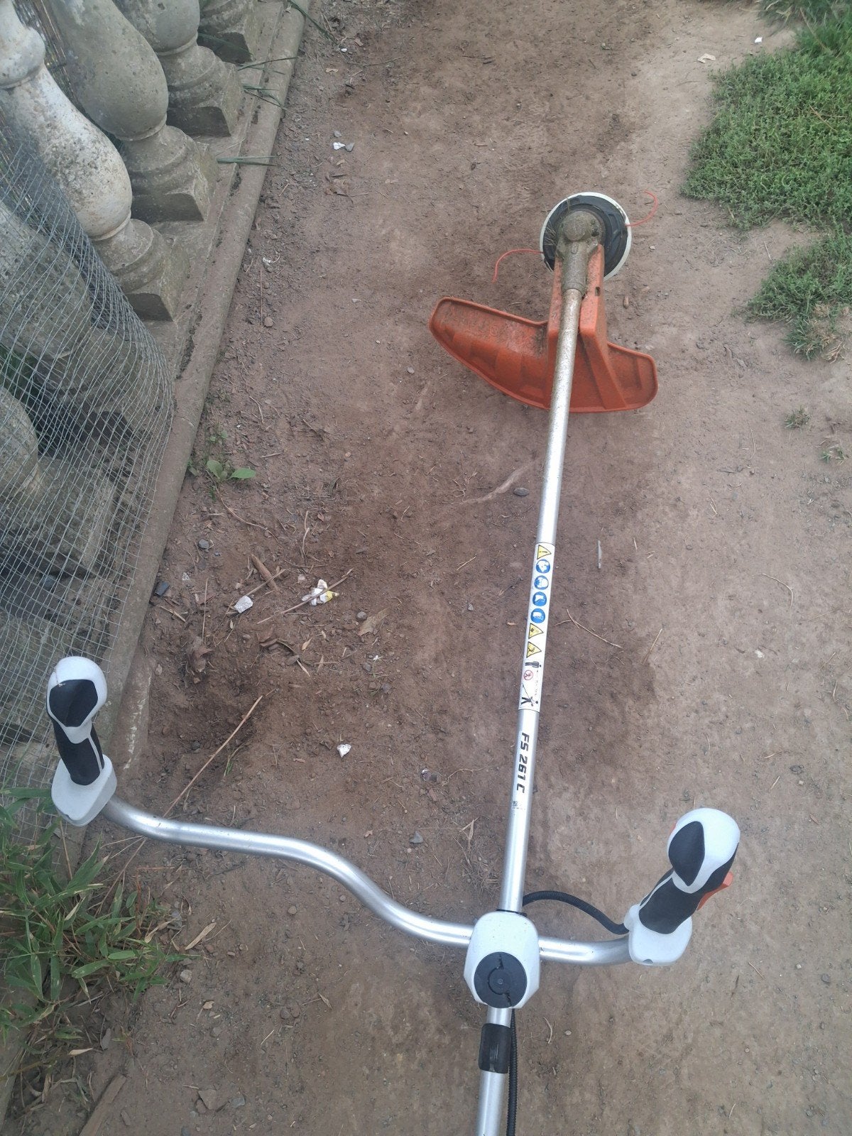 debrouisailleuse  stihl fs-261. utilise pour tondre 25m², Benzine, Nieuw, Ophalen of Verzenden, STIHL