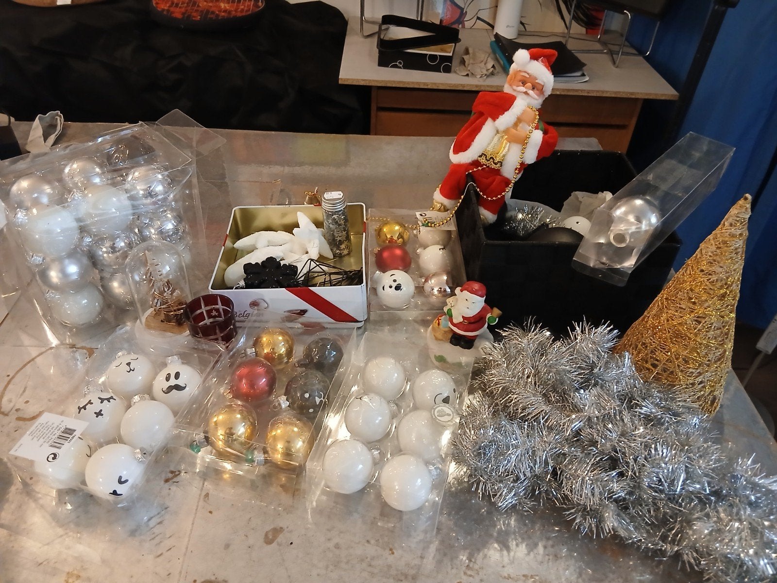 groot pakket  kerstgerief, Enlèvement