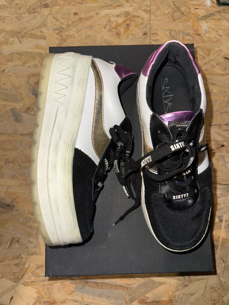 Basket Sixt7 blanche/noir/doree, Enlèvement ou Envoi, Sneakers et Baskets, Comme neuf, Sixtyseven