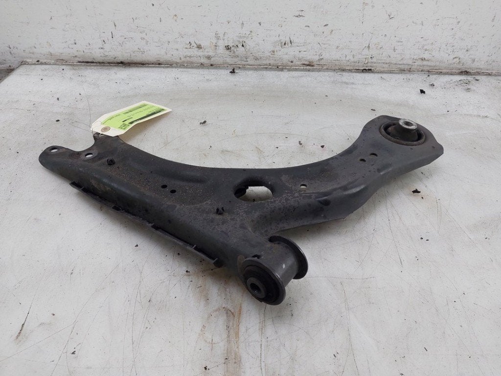 BRAS DE SUSPENSION AVANT DROIT (TRIANGLE) Polo VI (AW1), Autos : Pièces & Accessoires, Volkswagen, Volkswagen AG, Utilisé, Kundenbetreuung@volkswagen.de