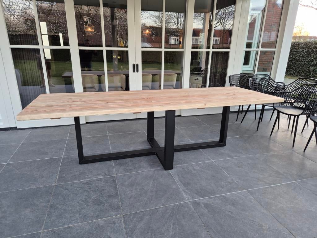 Douglas tuintafels met stalen of houten poten., Ophalen