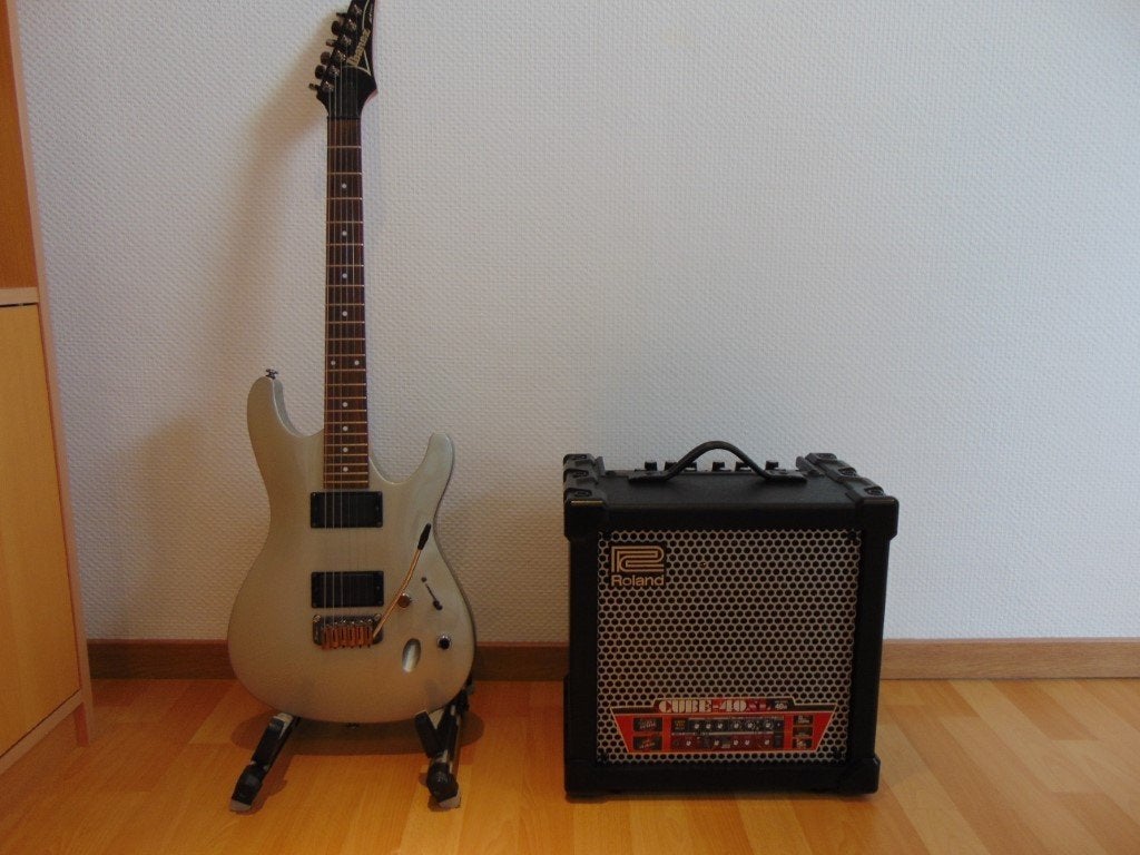 Guitare Stratocaster Ibanez + Amplificateur Roland Cube 40XL, Musique & Instruments, Enlèvement, Neuf, Autres types