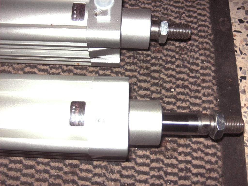 Pneumatische persluchtcilinders, Ophalen, Zo goed als nieuw