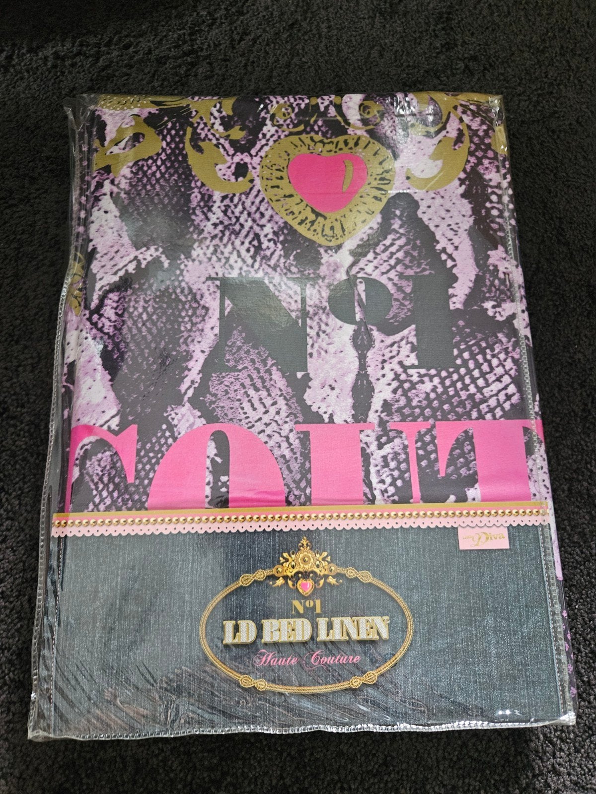 LD Bed Linen Haute, Verzenden