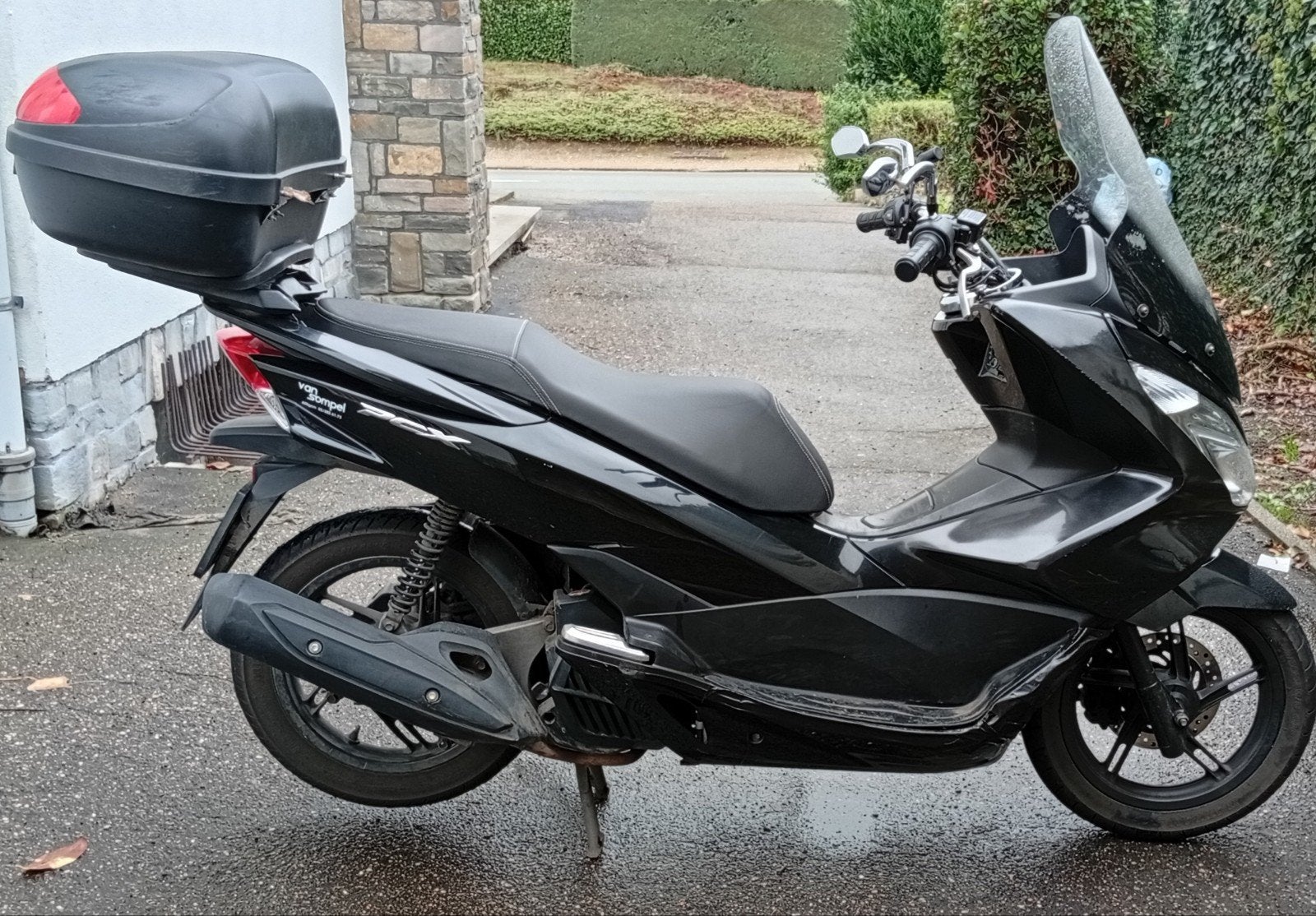 honda 125cc pcx 2014 technisch in orde maar niet zo mooi, Particulier