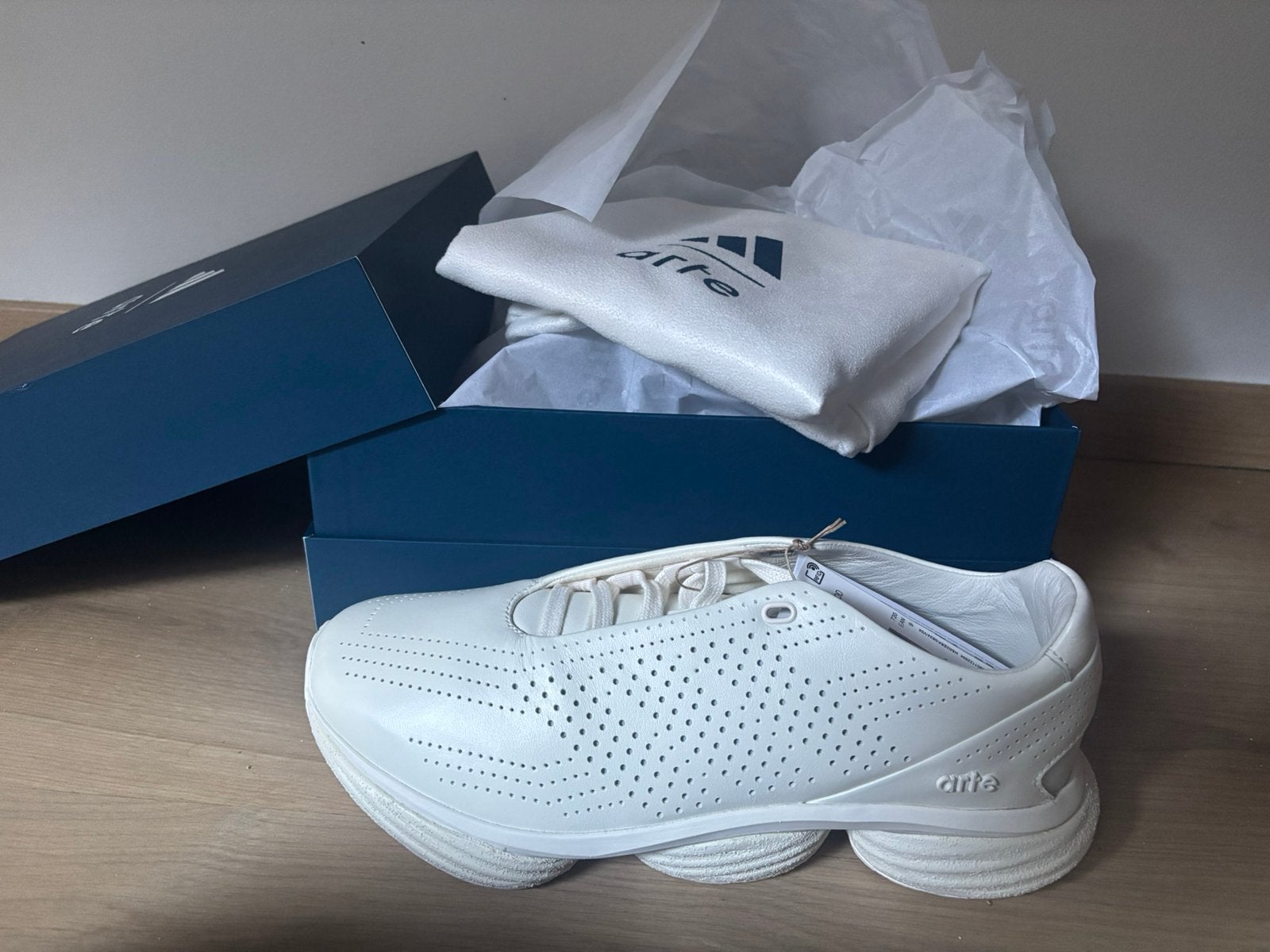 Arte Adidas Antwerp Pod 43 1/3, Wit, Nieuw, Ophalen of Verzenden, Sneakers