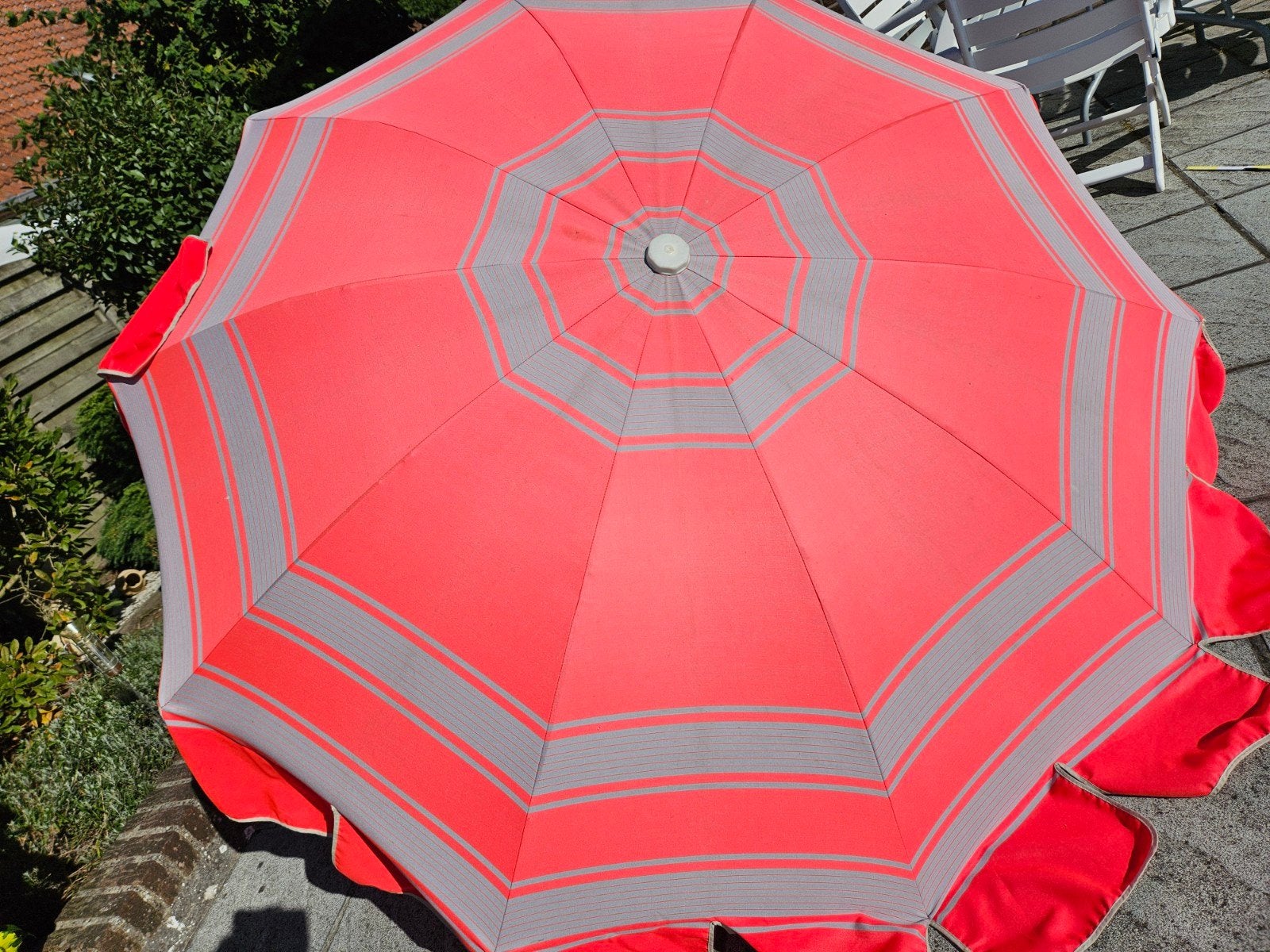 Stevige fleurige parasol, zonder voet, diam 2m, Ophalen