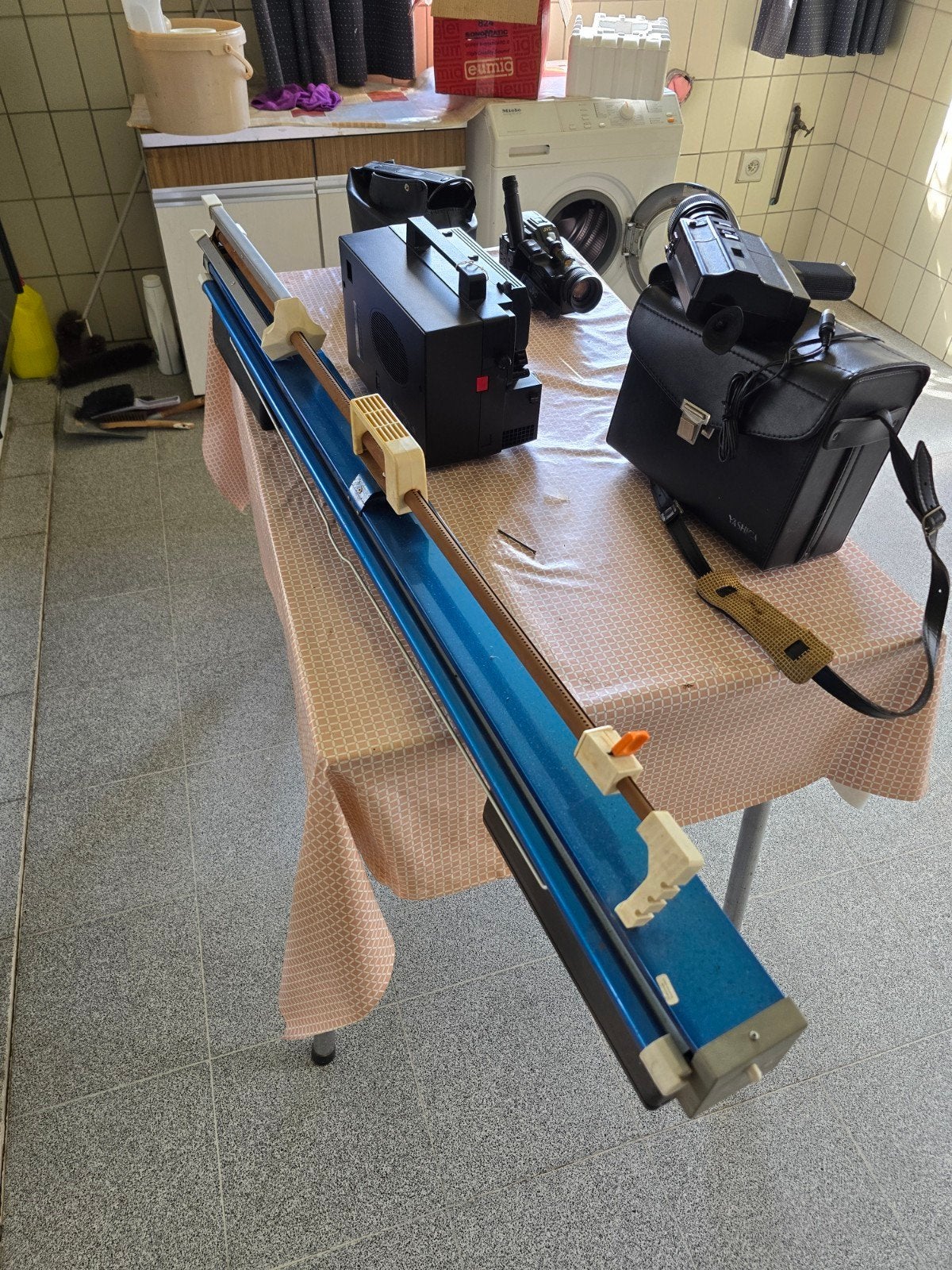 Filmcamera met projector en filmdoek, Ophalen of Verzenden