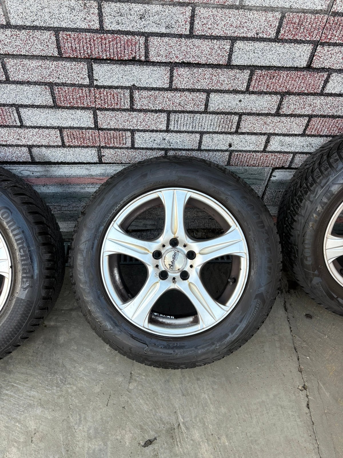 Continental  Velgen en banden, Auto-onderdelen, Banden en Velgen, Ophalen, 215 mm, 16 inch, Winterbanden