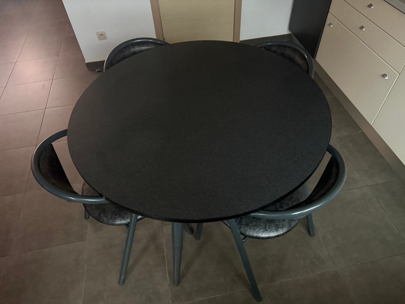 Tafel + 4 stoelen, Ophalen, Zo goed als nieuw
