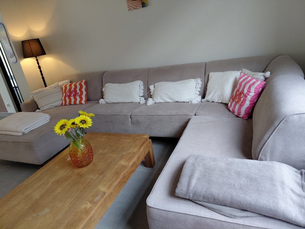 Zetel, Maison & Meubles, 150 cm ou plus, Quatre personnes ou plus, Taupe kleur, stoffen bekleding, zwarte poten, Comme neuf