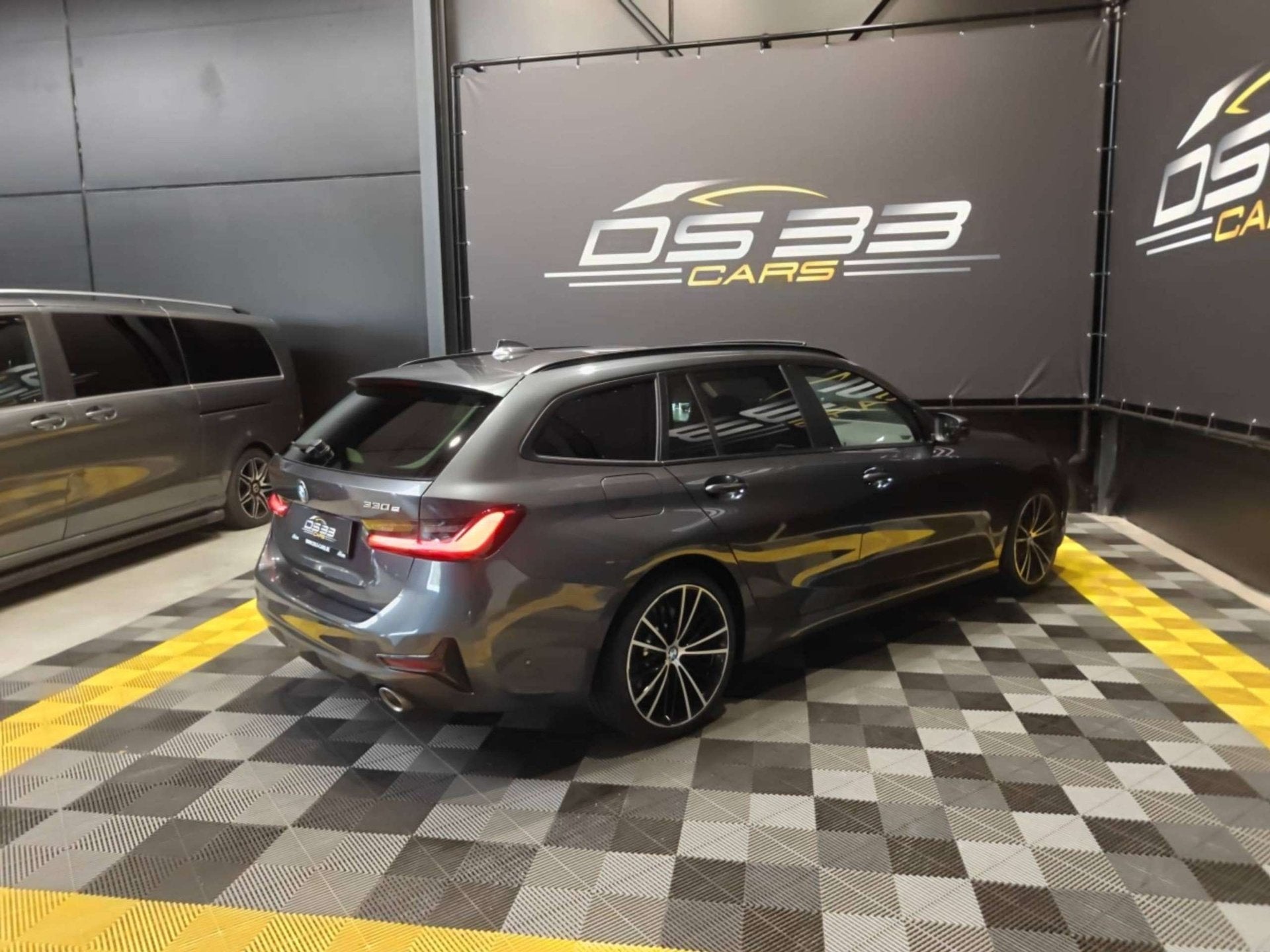 BMW 330 330eAS 292pk/LED/Leder/Pano/CAM/ZV/Apple/AdCruise, Auto's, Automaat, Gebruikt, Bedrijf, 5 deurs
