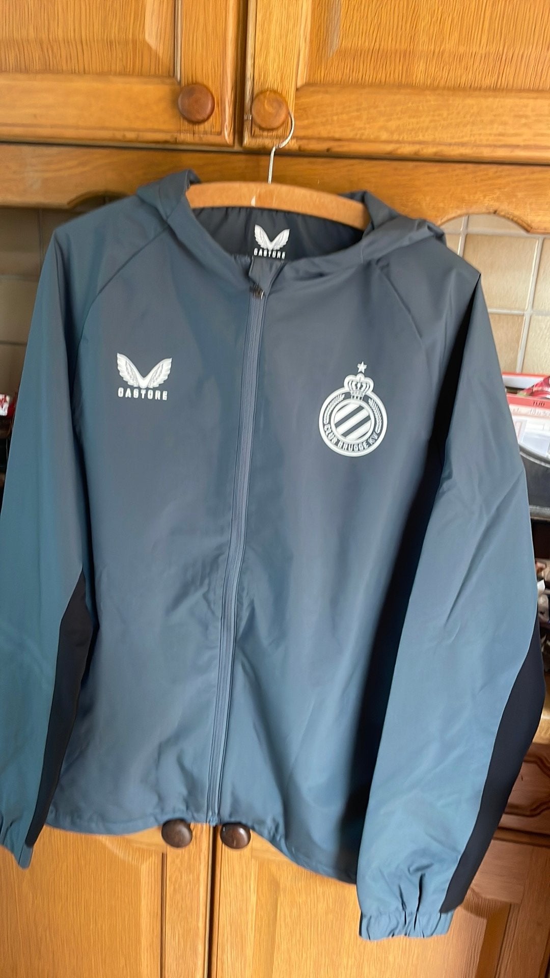 Nieuwe grijze zomerjas met kap club brugge, Ophalen of Verzenden, Zo goed als nieuw