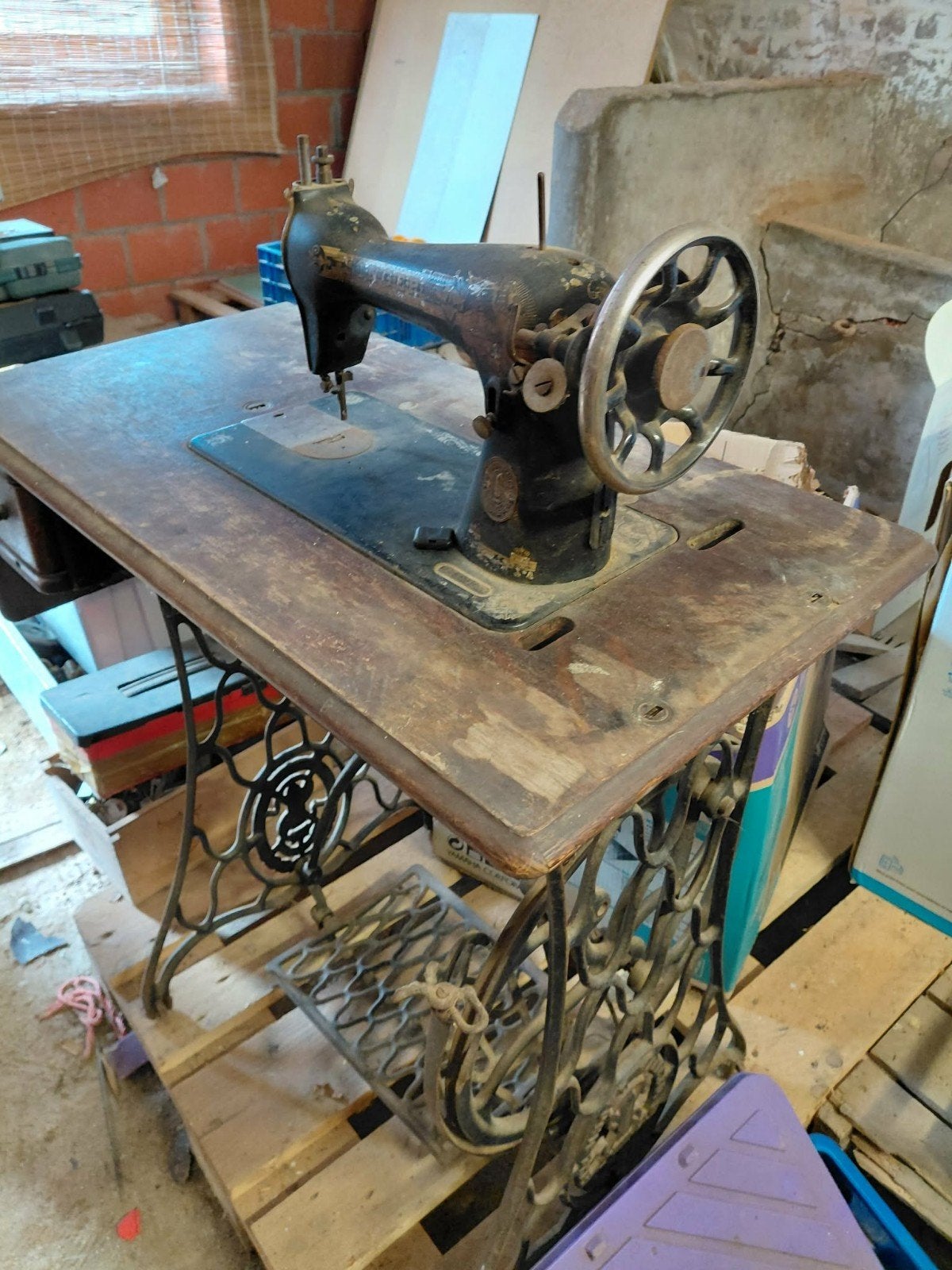 ancienne machine à coudre, Antiquités & Art, Antiquités | Machines à coudre, Enlèvement