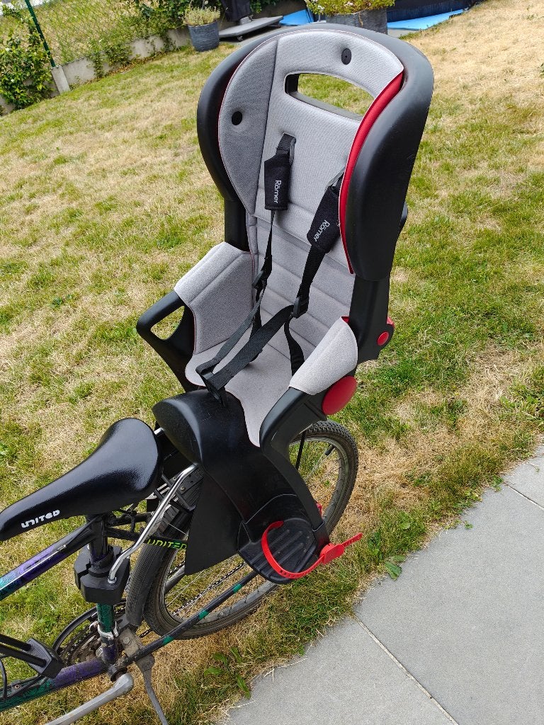 Römer fietsstoeltje + 2 bevestigingsbeugels, Ophalen, 9 t/m 18 kg, Zo goed als nieuw, Achterzitje