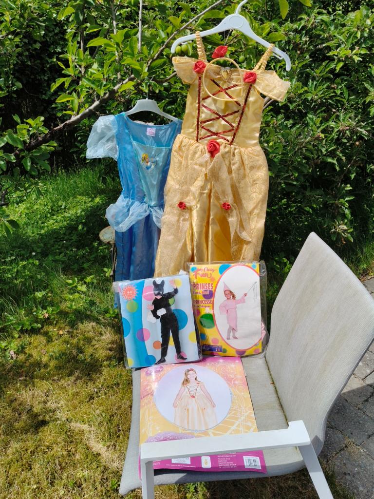 nouveaux costumes 4-6 ans de Disney Princess Belle +++, Enlèvement ou Envoi, Neuf, 110 à 116, Fille